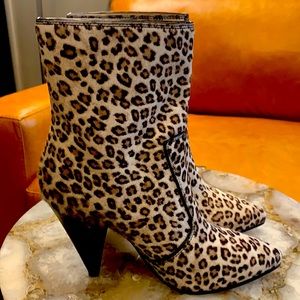 Stuart Weitzman 8 leopard calf hair heel boots new